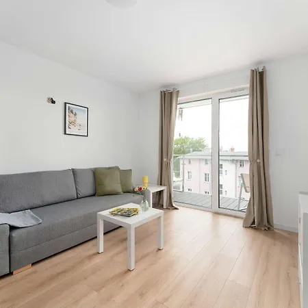 Bright In With Balcony And Parking By Renters