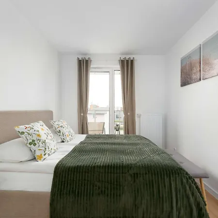 Lejlighed Bright In With Balcony And Parking By Renters