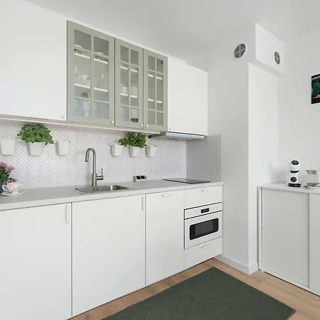 Bright In With Balcony And Parking By Renters Kołobrzeg