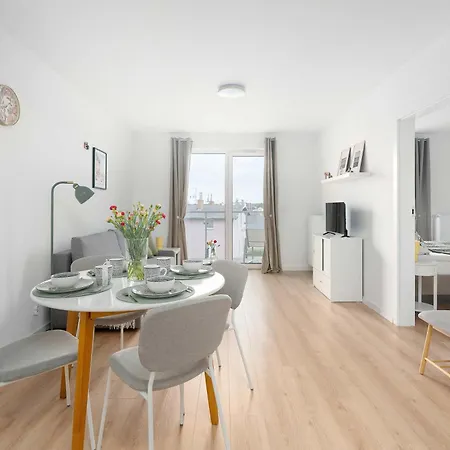 Bright In With Balcony And Parking By Renters Lejlighed