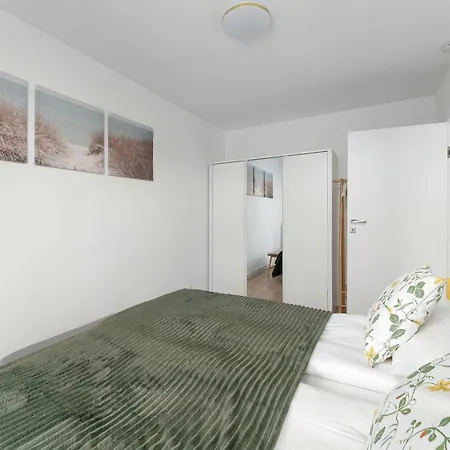 Bright In With Balcony And Parking By Renters Kołobrzeg