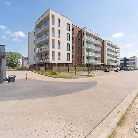 Bright In With Balcony And Parking By Renters Lejlighed